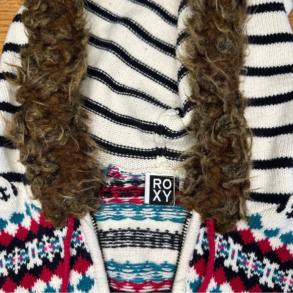 Roxy hooded striped zip up sweater with fur trim on hood - Picture 4 of 7